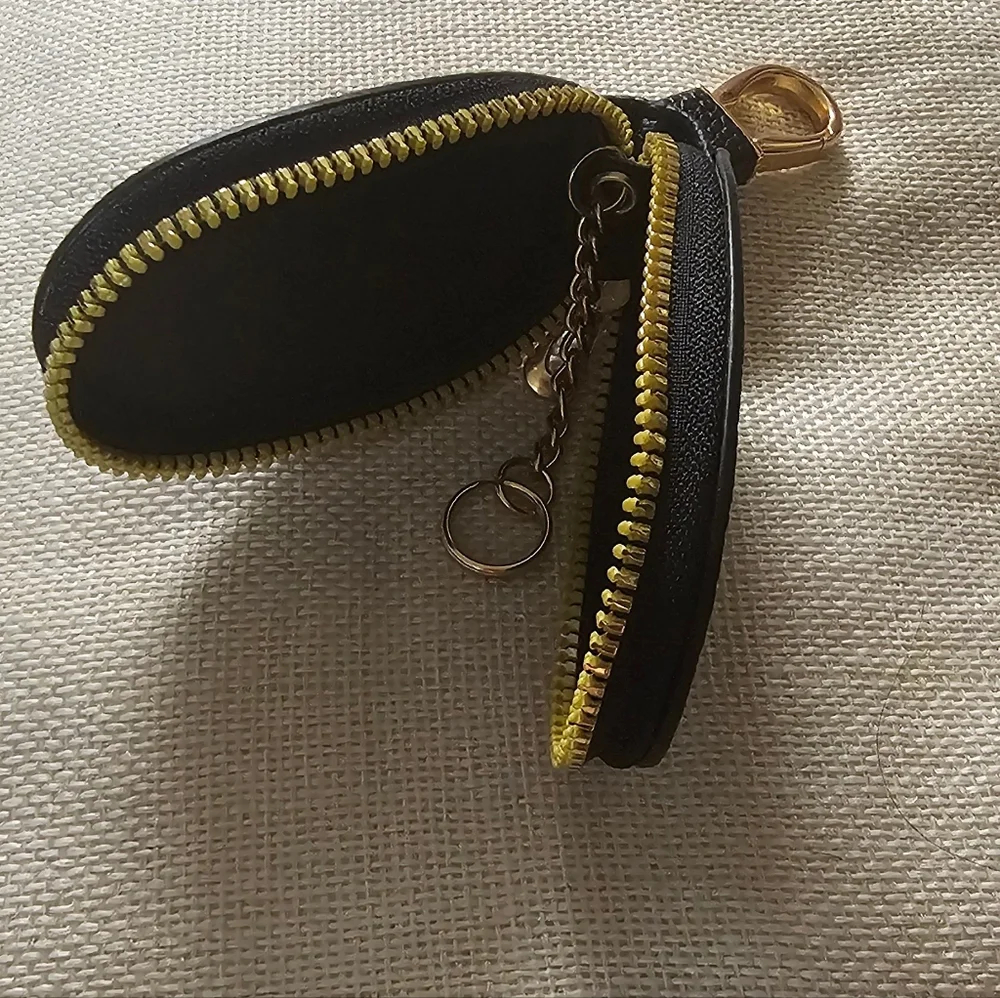 Hello Kitty Black Vegan Leather Coin Pouch NWOT - Picture 4 of 6